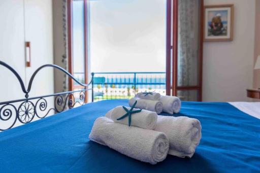 Soverato luxury panoramic house by the sea - Housity