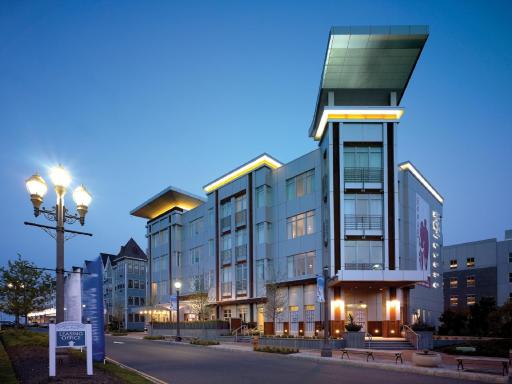Bungalow Hotel - Housity