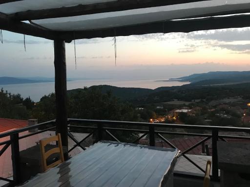 ASSOS ANTİK KENTTE KİRALIK TARİHİ TAŞ EV - Housity