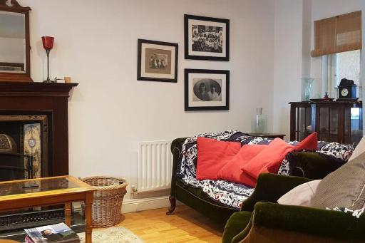 Cosy Townhouse on The Hill in Ireland - Housity