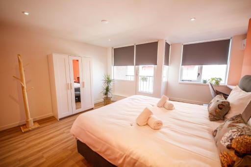 Trendy Design 55m2 Apartment with Balcony - Housity