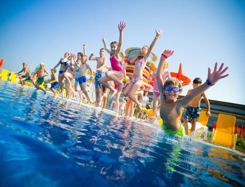 Tolles Ferienhaus mit Verbindungsgang zur Sonnentherme und eigenem Garten - Housity