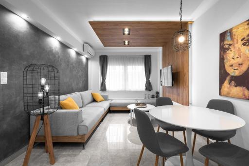 Wood n White, Nilie Hospitality MGMT - Housity