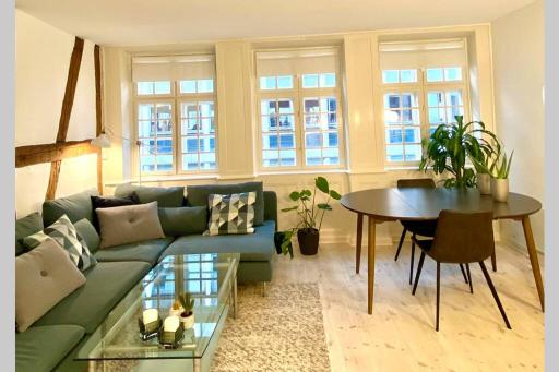 Luxury 'Kings Garden' City-Flat In Center Of Town - Housity