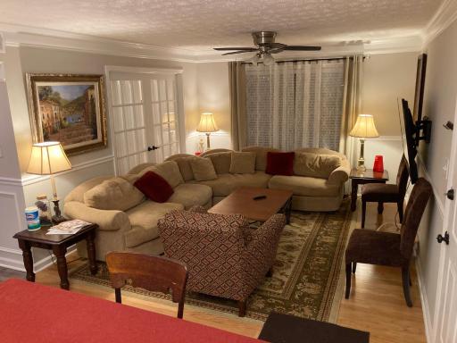 Spacious 3 Bedroom 2 bath Condo close to Five-points in Athens - Housity