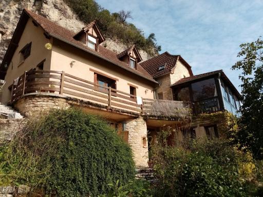 Le Chant de la falaise Gite D'étape - Housity