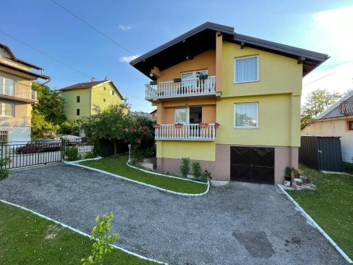 Sunny Garden Apartment - Housity