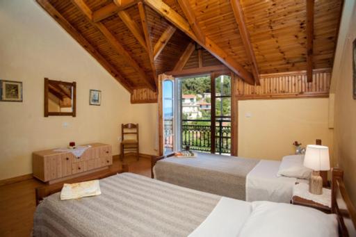 Fernanda's Traditional 2 floor house - Housity