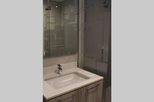 Furnished, 1-bedroom, luxury apartment in Menlyn Maine - Housity