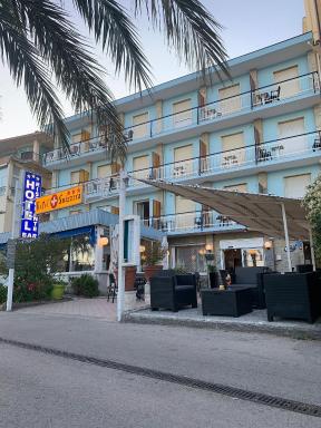 Hotel Svizzera - Housity