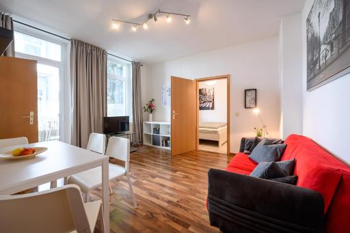 Helle Wohnung in Sudenburg mit Balkon - WLAN, 4 Schlafplätze - Housity