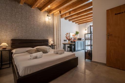 Lampionelli 12 Style Rooms - Housity