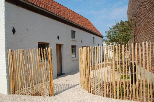 Beautiful holiday home in renovated farm 30 mins from Pairi Daiza - Housity