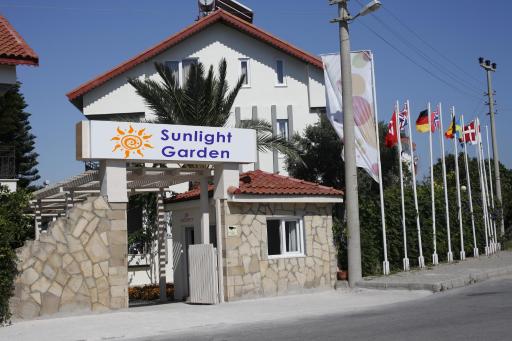 Sunlight Garden Hotel - Housity