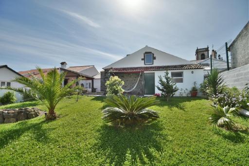 Charming green country house - Housity