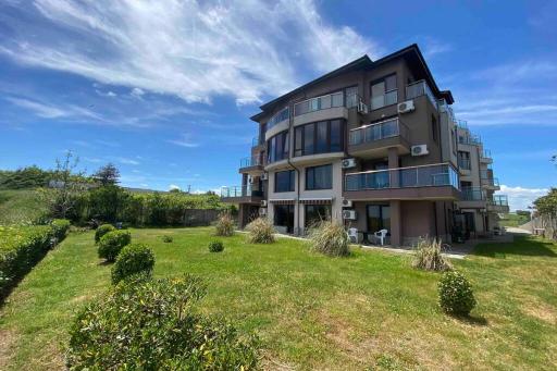 Seaview dreamy apartment with a pool and garden - Housity