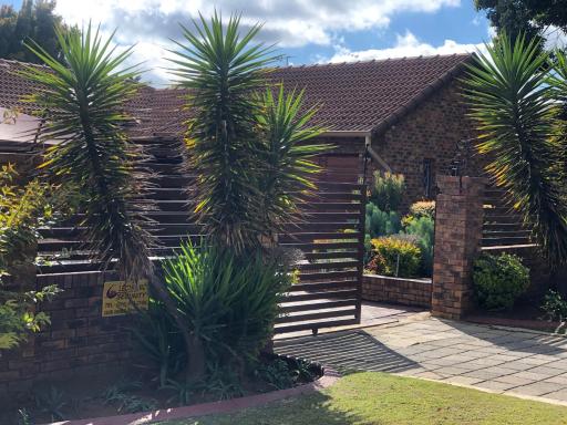 Constantia Villa - Housity