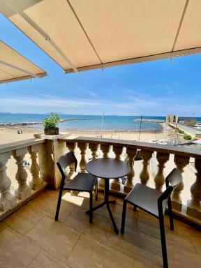 Sea View Apartment - 2 Bedrooms - Housity