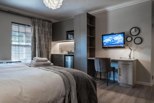 Royal Albert Suites - Housity