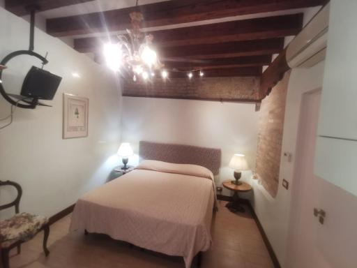Canal View Studio Flat - Housity