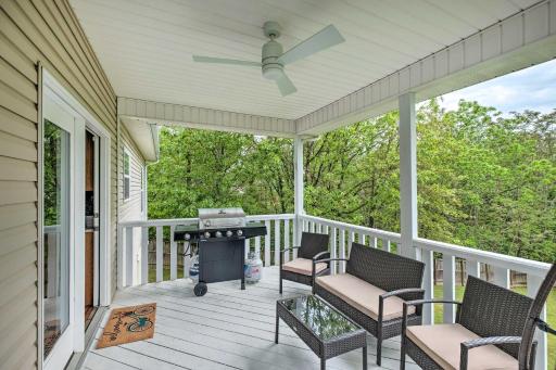 Bella Vista Home with Yard Half Mile to Trails! - Housity