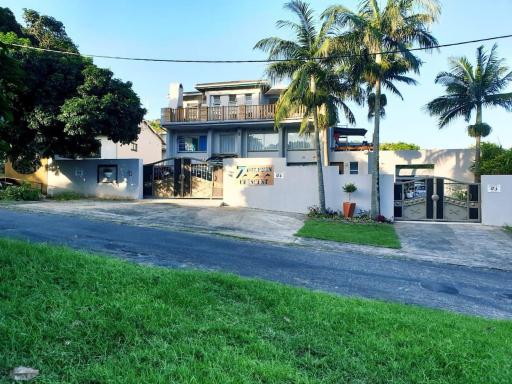 7 Dolphins - Housity