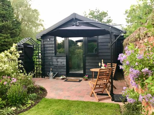 Melford Allotment Shed-Vintage Lodge Suffolk - Housity