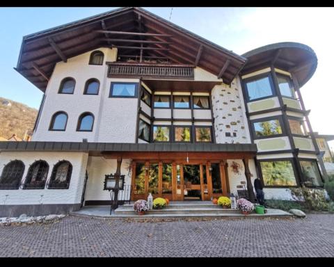 Hotel Adler - Housity