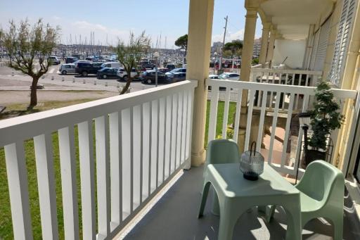 Superb Apartment Near The Sea - Housity