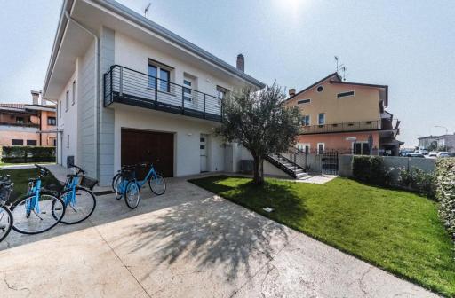 Home situated not far beach - Housity