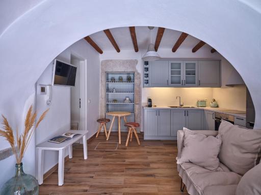 Retreat Paros - The Arch Apartment - Housity