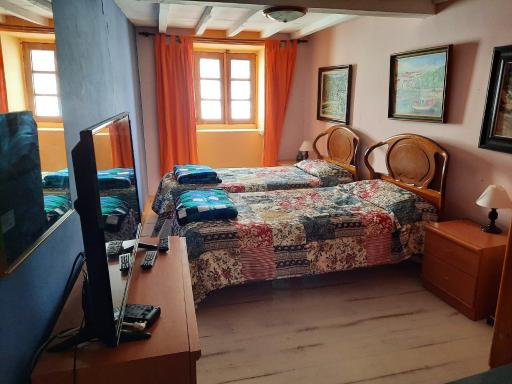 2 bedrooms house at Redes 200 m away from the beach with sea view enclosed garden and wifi - Housity
