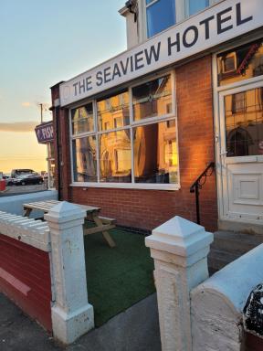 MyRoomz Seaview Hotel - Housity