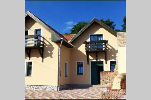 Matyó Rózsa Vendèghàz - Hizvo