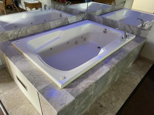 VIBE INN - WHIRLPOOLS SUITES - Lyons - Housity