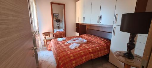 Residence Sirene alloggio Paola con vista lago e piscina comune - Housity