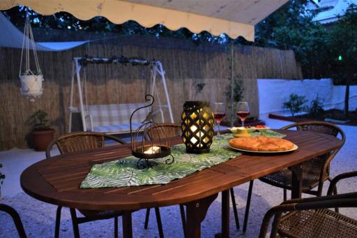 Dolce Casa: Athenian Residence with private Garden - Housity
