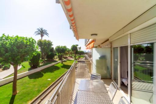 Residencial Costamar next Bcn, 50m beach with swimmingpool - Housity