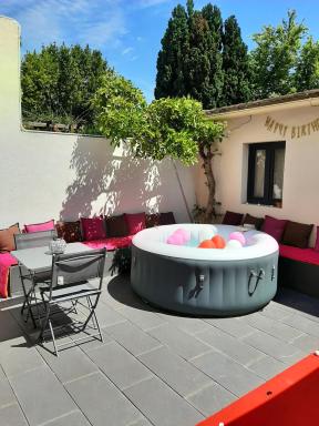 Love Room,Jacuzzi Privatif, NETFLIX - Housity