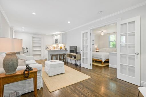 Garden Level Flat in 1885 Queen Anne Victorian Cottage in Alameda - Housity