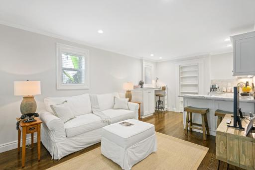 Garden Level Flat in 1885 Queen Anne Victorian Cottage in Alameda - Housity