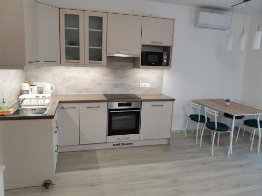 Éva Apartmanház - Housity