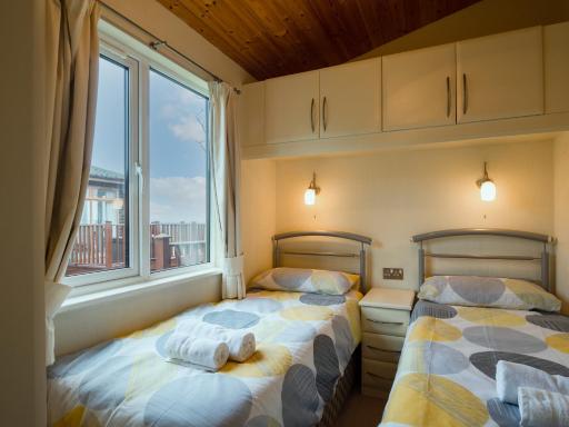 Finest Retreats - Whitsand Bay Lodge - Housity