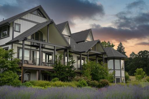 The Setting Inn Willamette Valley - Housity