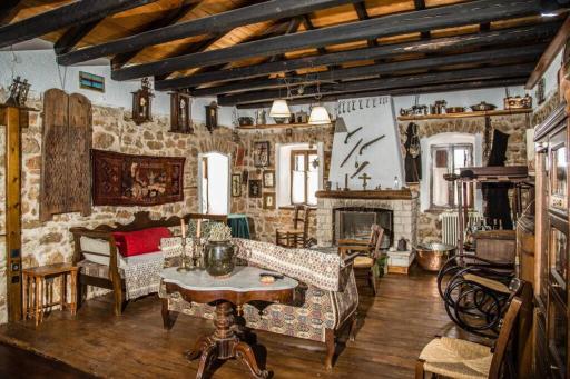 PONTINOS OLD HOUSE - Housity
