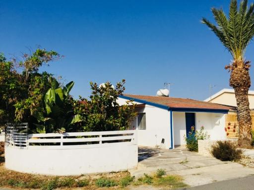 Artist Cottage in Dromolaxia - Housity