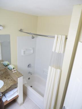 Best Inn & Suites - Housity
