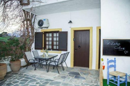 Seaside Family house with playground - El Zachos - Housity
