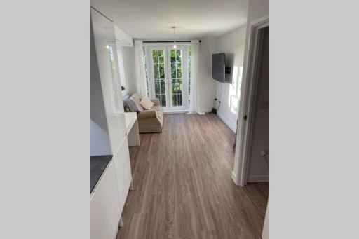 Croydon Gem Apartment - Fast train to the centre and free parking - Housity
