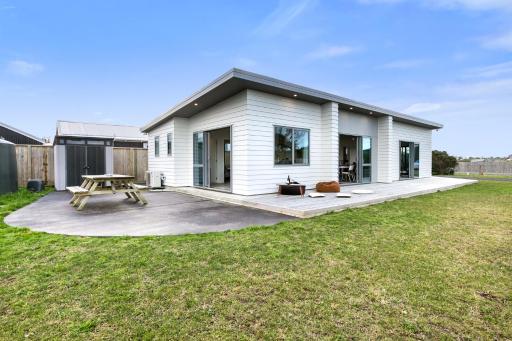 Karitane Beach Retreat - Karitane Holiday Home - Housity